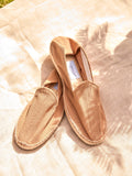 Alpargatas hombre color marrón avellana hechas en España artesanales premium tejido espiga costa verano playa moda masculina casual premium elegante Arzalè