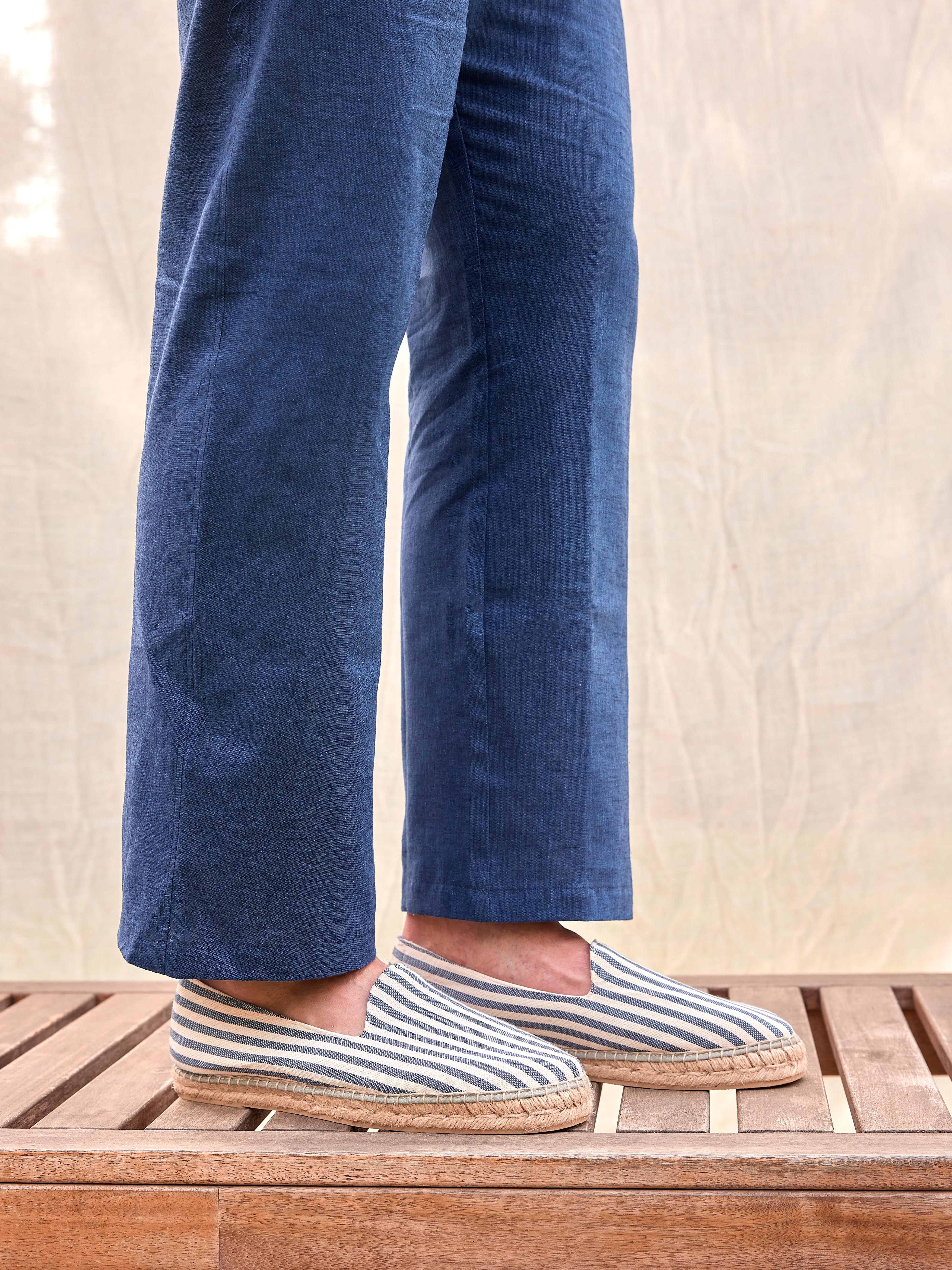 Alpargatas espadrille hombre copete color rayas azules y blancas mediterráneo hechas en España artesanales premium tejido lona costa verano playa mar piscina moda masculina casual elegante Arzalè Madrid Barcelona Sevilla Ibiza Mallorca Formentera