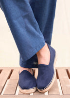 Alpargatas espadrille hombre color azul navy espiga hechas en España artesanales premium tejido lona costa verano playa mar piscina moda masculina casual elegante Arzalè Madrid Barcelona Sevilla Ibiza Mallorca Formentera