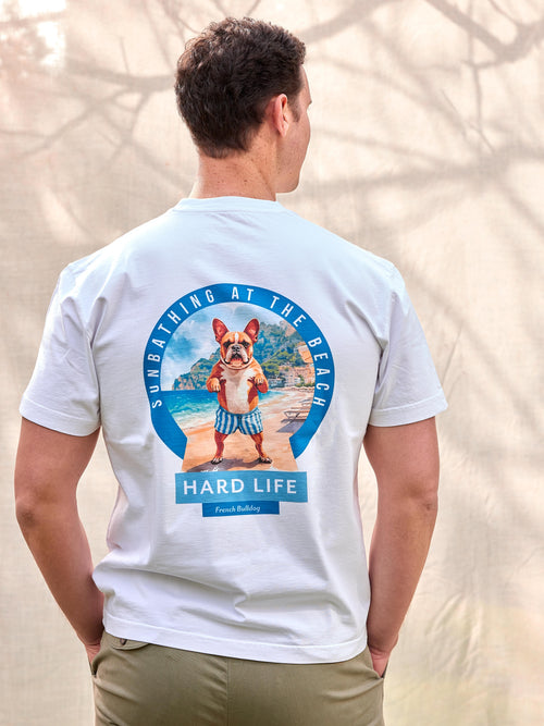 Camiseta premium hombre perro raza bulldog francés frenchie 100% algodón orgánico gramaje alto 200 gramos GSM hecha en Portugal color blanco natural premium moda masculina España Arzalè