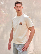 Camiseta premium exclusiva hombre perro raza Golden Retriever labrador 100% algodón orgánico gramaje alto 200 gramos heavy weight hecha en Portugal color avena vainilla oat premium moda masculina España Arzalè Majadahonda Pozuelo La Moraleja La Finca Encinar de Los Reyes Sancti Petri Formentera Sevilla Ibiza Madrid Barcelona