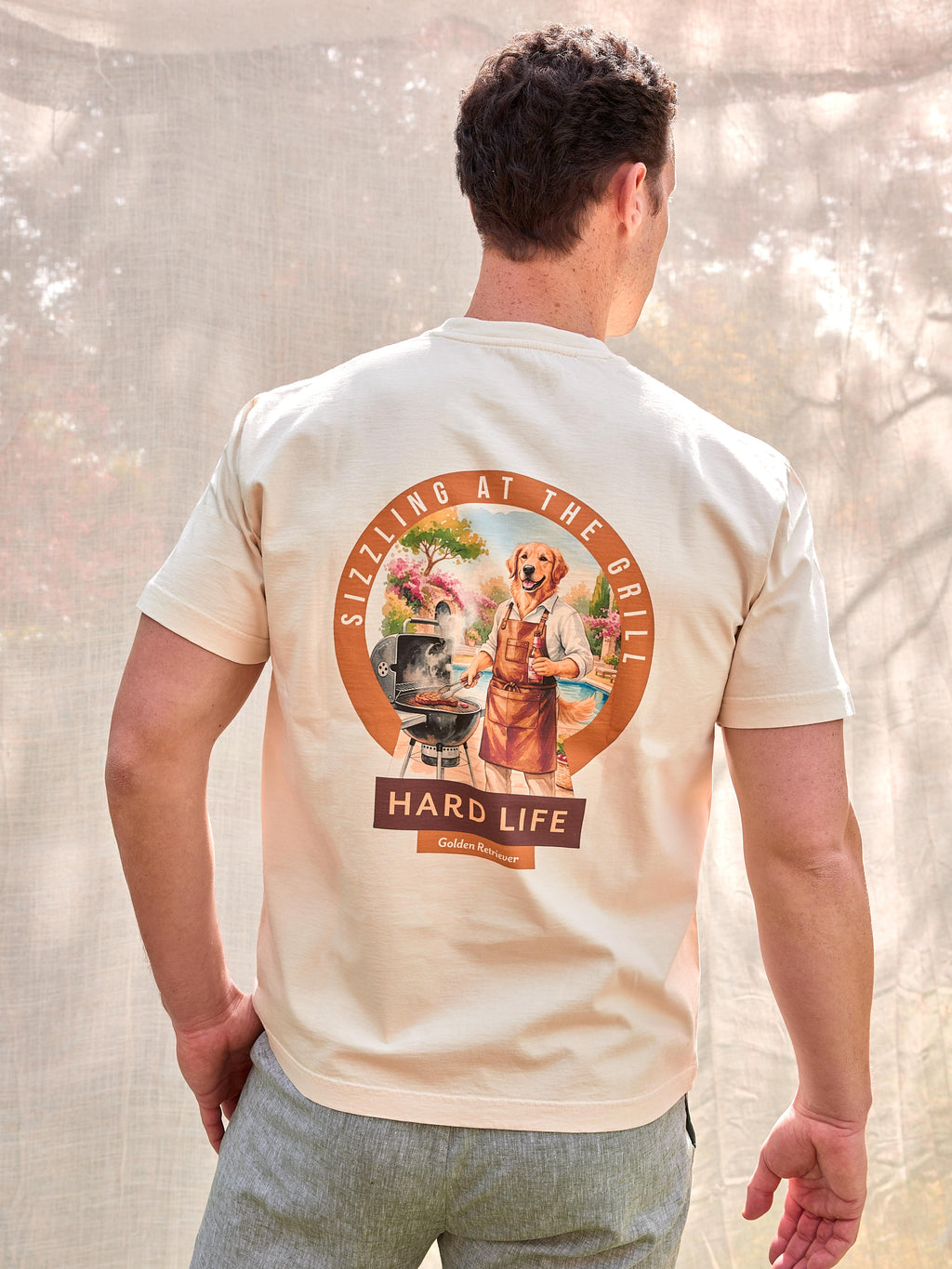 Camiseta premium exclusiva hombre perro raza Golden Retriever labrador 100% algodón orgánico gramaje alto 200 gramos heavy weight hecha en Portugal color blanco natural premium moda masculina España Arzalè Majadahonda Pozuelo La Moraleja La Finca Encinar de Los Reyes Sancti Petri Formentera Sevilla Ibiza Madrid Barcelona
