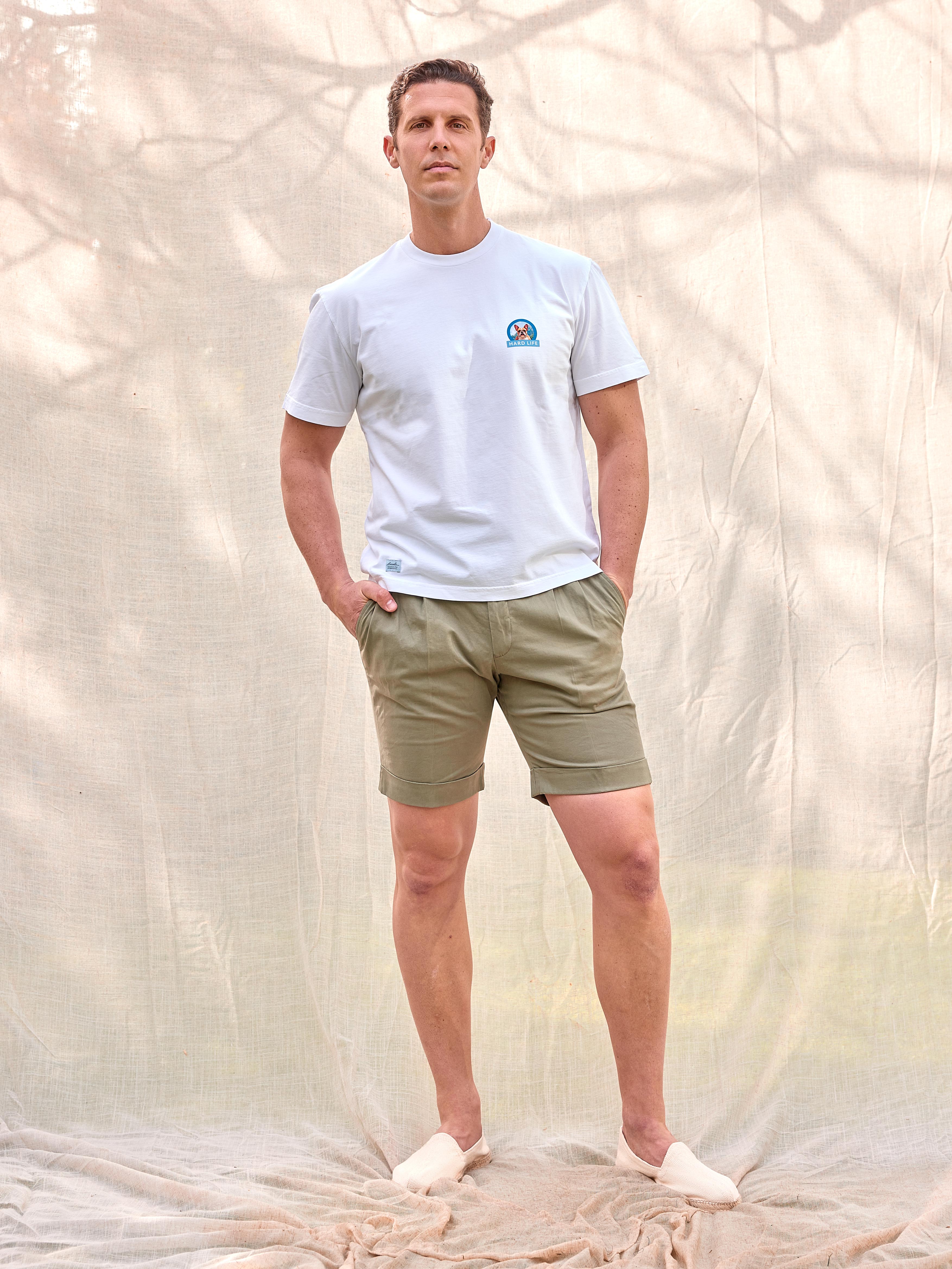 Camiseta premium hombre perro raza canina bulldog francés frenchie 100% algodón orgánico gramaje alto 200 gramos GSM hecha en Portugal color blanco natural ropa premium moda masculina España Arzalè