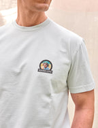 Camiseta premium exclusiva hombre perro raza Teckel perro salchicha dachshund dackel 100% algodón orgánico gramaje alto 200 gramos heavy weight hecha en Portugal color azul grisáceo verde gris impresión diseño directo en fibra alta calidad premium moda masculina España Arzalè Majadahonda Pozuelo La Moraleja La Finca Encinar de Los Reyes Sancti Petri Formentera Sevilla Ibiza Madrid Barcelona