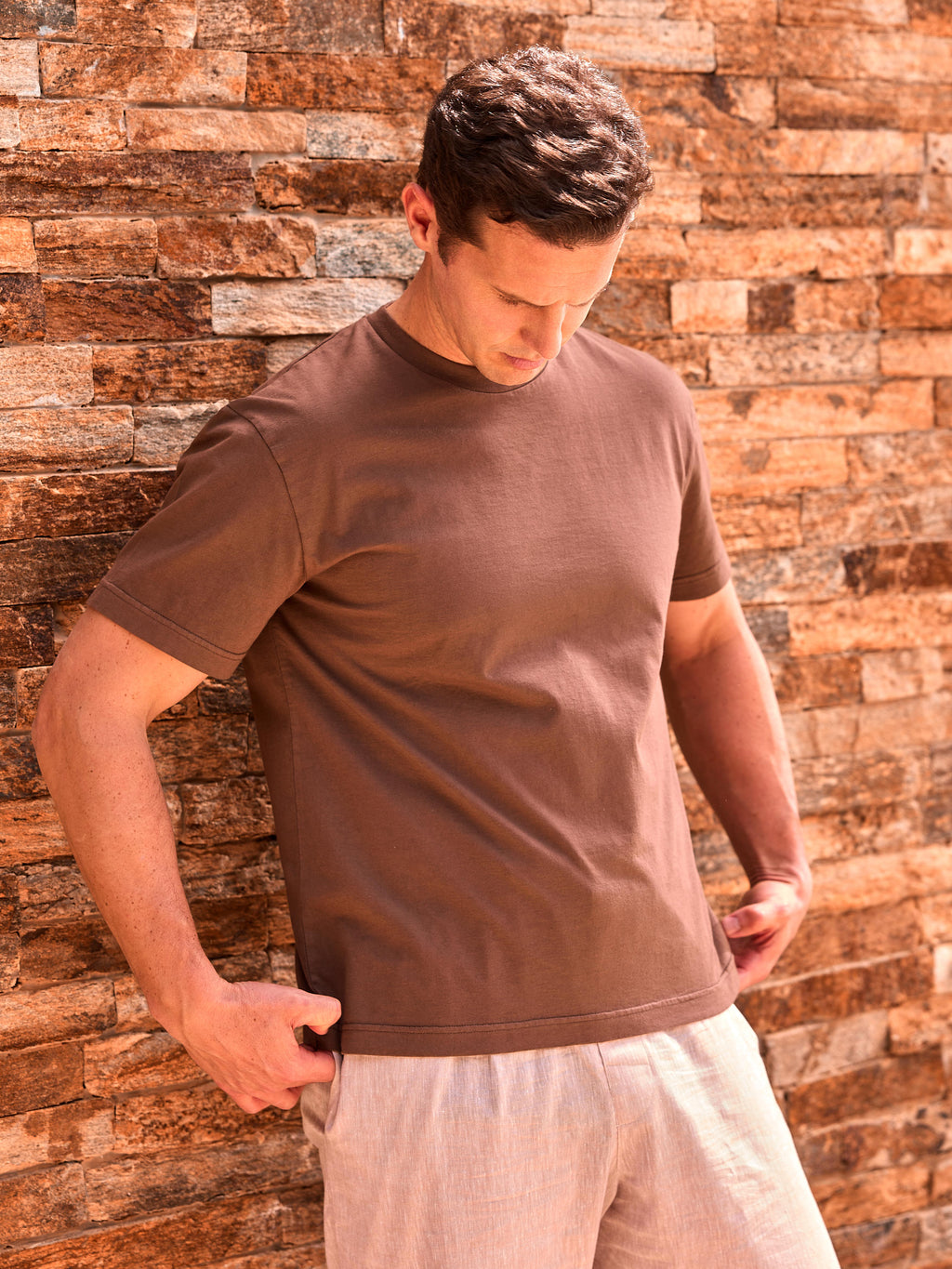 Camiseta 100% algodón orgánico gramaje alto heavyweight 200 gramos GSM hecha en Portugal marrón chocolate cocoa roast Arzalè