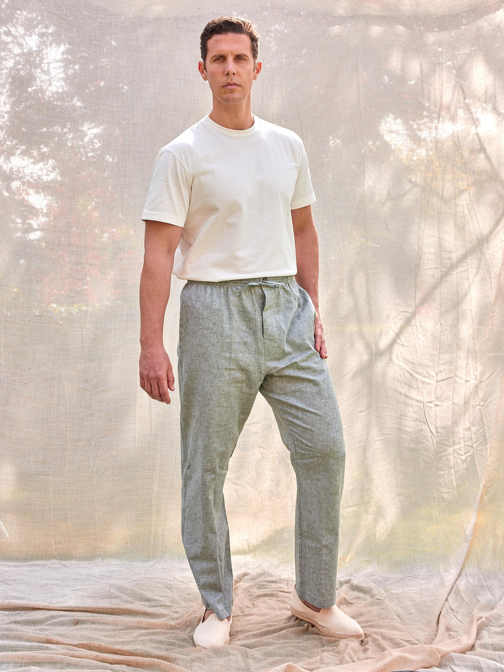 Pantalones verano lino algodón hombre verde oliva cordones fluido verano España casual elegante cómodos Arzalè