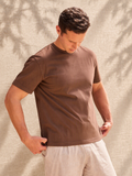 Camiseta de algodón orgánico 200 gsm marrón chocolate para hombre, vista frontal — Arzalè